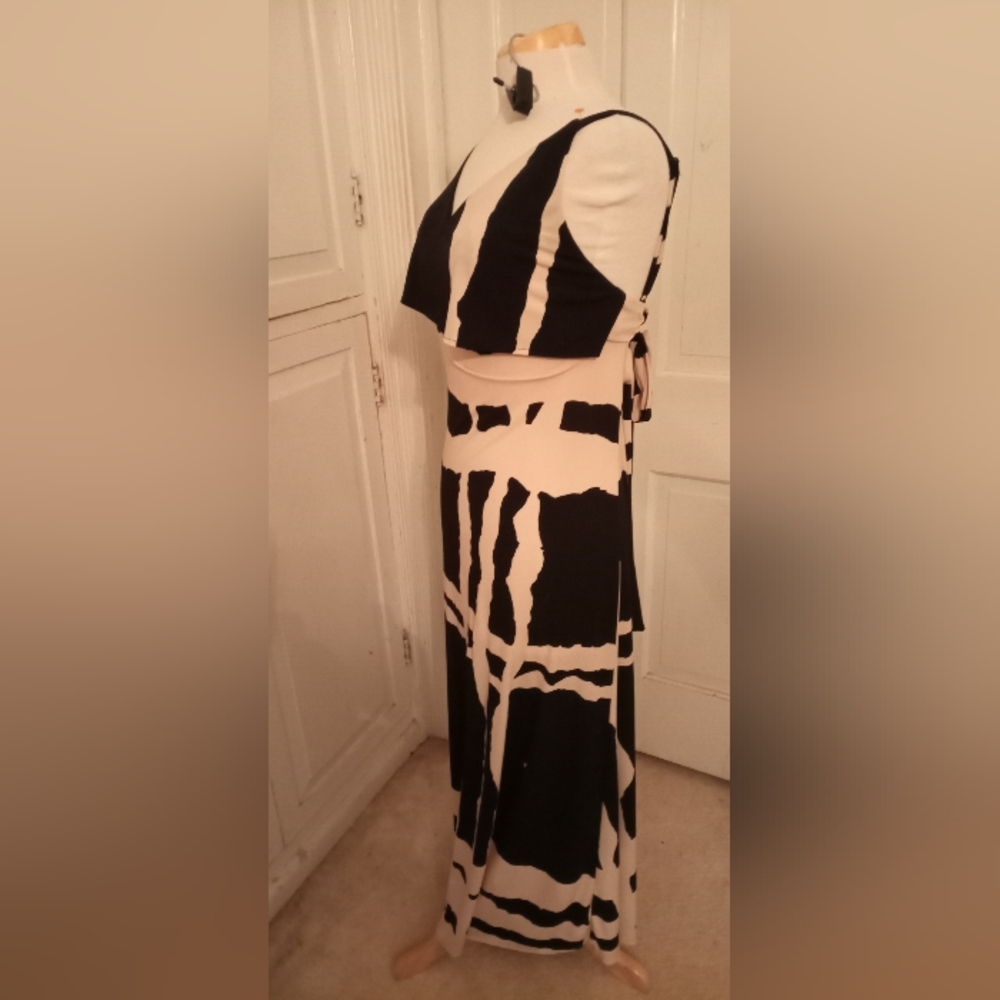 Dress - Picture 4 of 16
